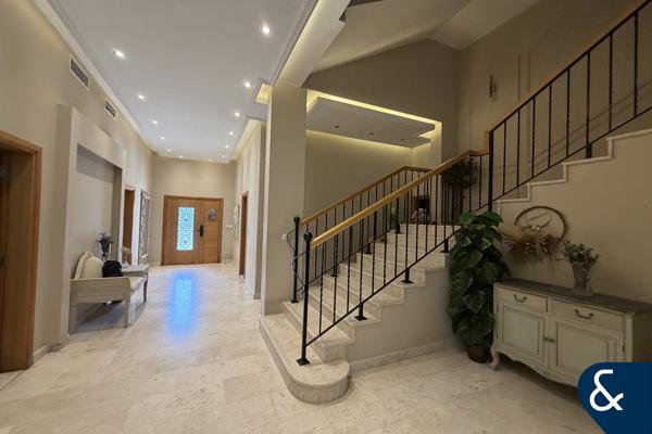 Spacious | 5 Beds + Pool | In Quite Courtyard